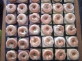 Minidonuts gefüllt mit Käse und Schinken